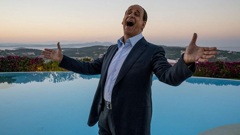 Toni Servillo no papel de Silvio Berlusconi em &quot;Silvio e os Outros&quot; de Paolo Sorrentino