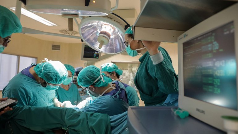 Mais de 100 crianças viram as suas cirurgias adiadas