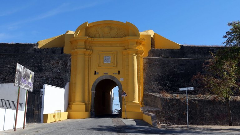 Porta da Vila em Campo Maior, no distrito de Portalegre