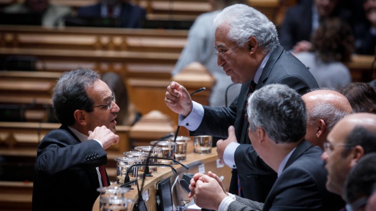 No último debate quinzenal, na terça-feira passada, Trigo Pereira foi cumprimentar Costa. Já tinha anunciado a saída da bancada do PS