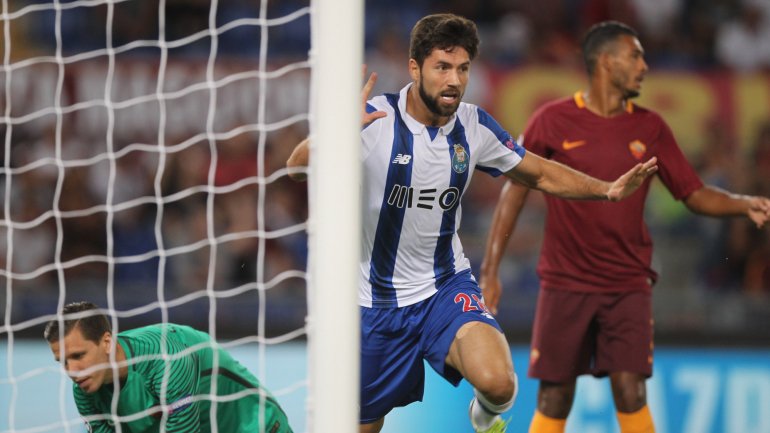 Felipe reencontra Roma: em 2016/17, central fez um autogolo no empate no Dragão e marcou o primeiro golo na vitória em Itália por 3-0
