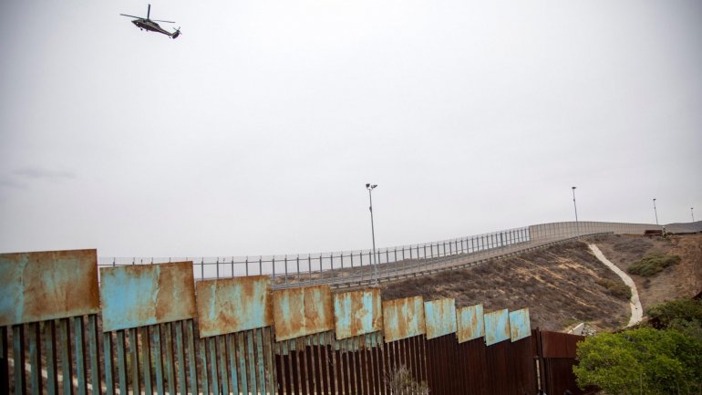 As mortes das duas crianças acontecem numa altura em que Donald Trump insiste em obter autorização para construir um muro na fronteira com o México