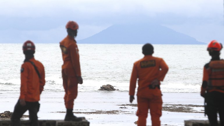 O tsunami ocorreu no sábado e o útlimo balanço indica  pelo menos 430 mortos, 159 desaparecidos e mais de 22 mil desalojados