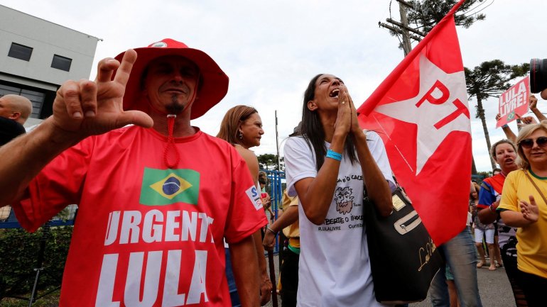 A oposição do novo Presidente brasileiro, Jair Bolsonaro, da extrema direita, não vai estar presente na cerimónia da tomada de posse, em Brasília