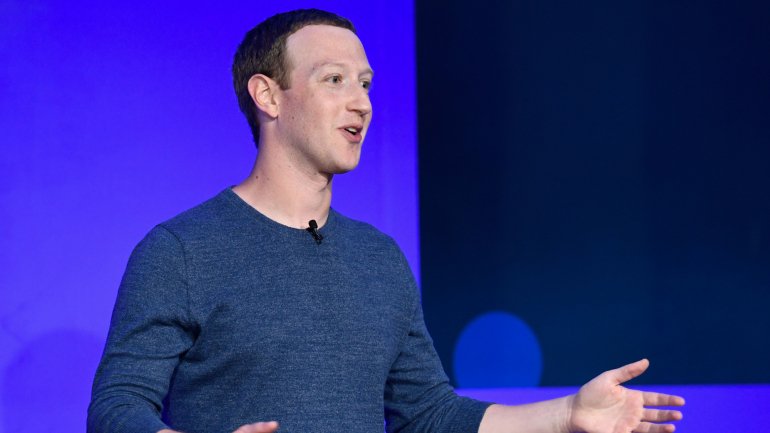 O Facebook, criado por Mark Zuckerberg, continua a ser a maior rede social do mundo. A empresa detém também outras plataformas, como o Instagram e o WhatsApp