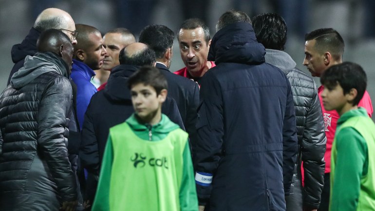 Sérgio Conceição foi falar com Jorge Sousa no final do jogo e ouviu o árbitro durante alguns momentos. Sobre o quê, ninguém sabe