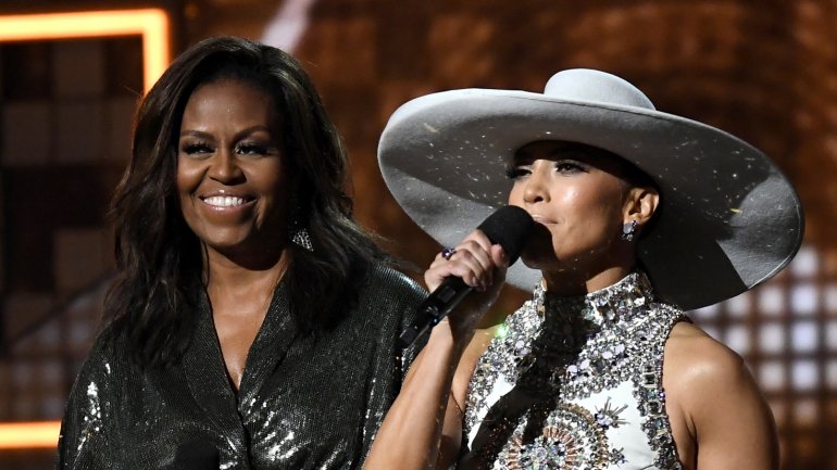 Michelle Obama subiu ao palco dos Grammys com Jennifer Lopez, Lady Gaga e Jada Pinkett Smith