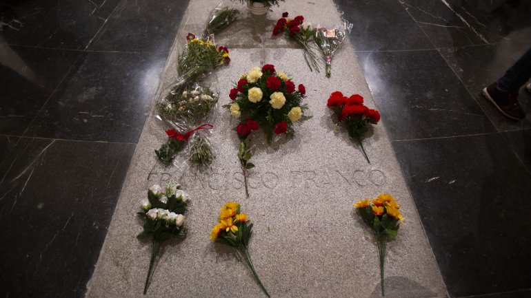 Franco foi sepultado dias depois da sua morte no Vale dos Caídos, em novembro de 1975, por ordem do Rei Juan Carlos