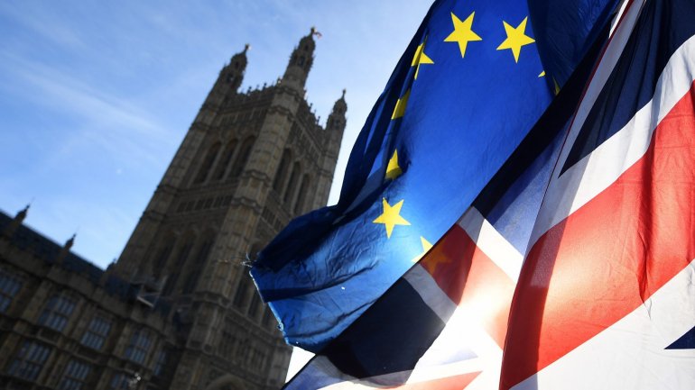 O parlamento britânico vai debater o apoio à estratégia do governo para negociar com Bruxelas alterações ao Acordo de Saída do Reino Unido da União Europeia