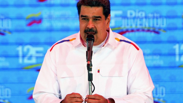 Maduro voltou a repetir que não vai abandonar o poder e considerou a ajuda humanitária dos EUA colocada junto à fronteira como &quot;migalhas&quot;