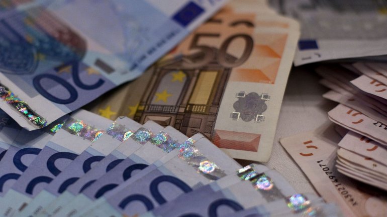 O salário mínimo encontra-se agora nos 635,07 euros, mas esta subida ainda não vai ser sentida no vencimento dos funcionários públicos