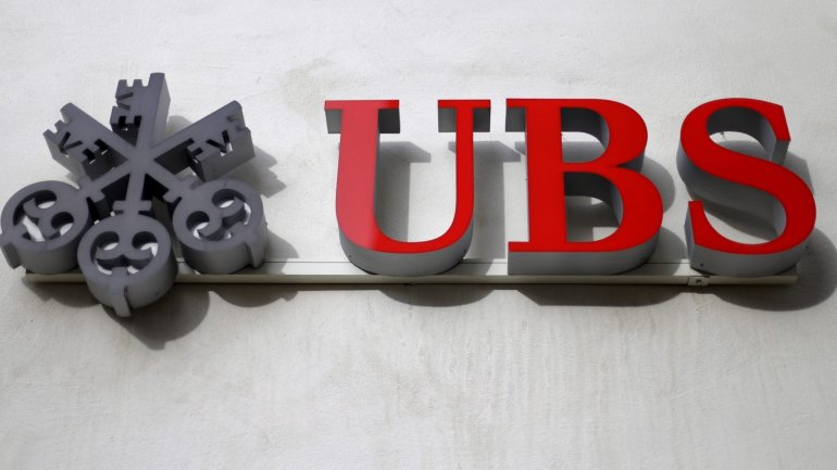 O grupo bancário suíço UBS foi condenado a uma multa de 3,7 mil milhões de euros