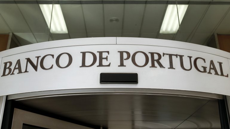 Para esclarecer dúvidas é possível contactar o Banco de Portugal através do formulário disponível no site do banco ou enviar um e-mail para info@bportugal.pt