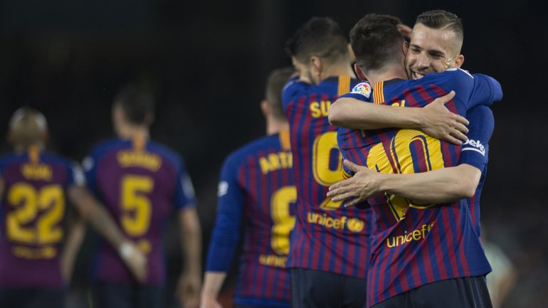 Depois de bisar a meio da semana para a Liga dos Campeões, Messi marcou três golos ao Sevilha