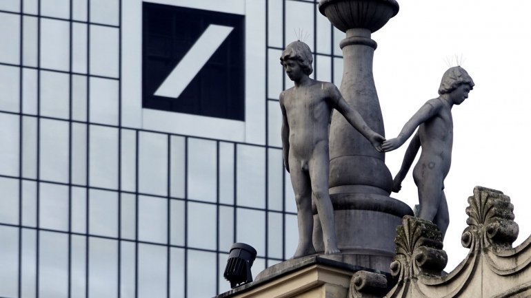 As duas instituições estão a contagiar todo o setor da banca na Europa