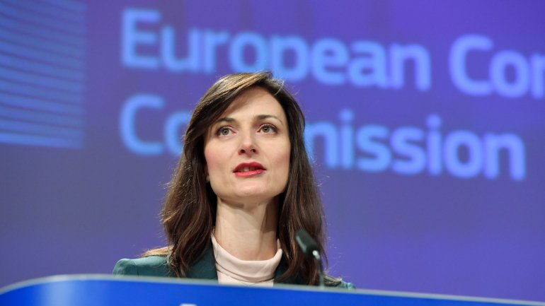 A Comissária Europeia Mariya Gabriel explica o código de boas práticas criado pela Comissão Europeia para as plataformas online, em janeiro de 2019