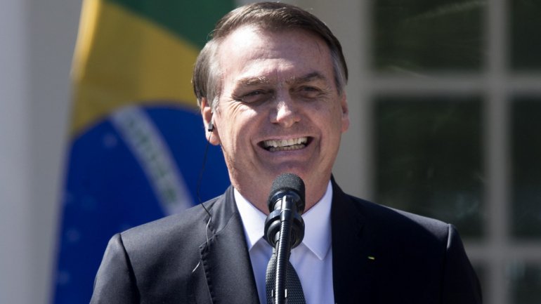 Jair Bolsonaro comentou esta quinta-feira a detenção do seu antecessor, Michel Temer