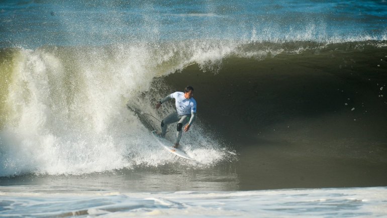 Vasco Ribeiro era o único dos três surfistas portugueses que iniciaram a prova ainda em competição