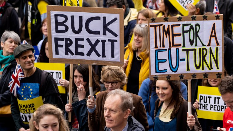 No sábado passado, milhares de pessoas saíram à rua para pedir um segundo referendo sobre a saída do Reino Unido da União Europeia