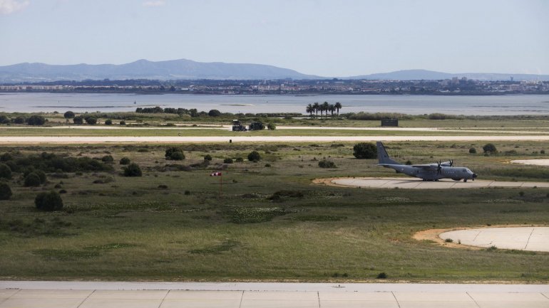 A 8 de março, a associação ambientalista Zero anunciou que tinha interposto uma ação judicial contra a APA, para que seja efetuada uma Avaliação Ambiental Estratégica ao novo aeroporto do Montijo