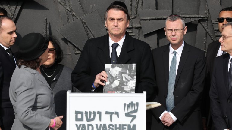 Antes de visitar o memorial, Bolsonaro participou, em conjunto com o primeiro-ministro de Israel, Benjamin Netanyahu, num fórum comercial que reuniu empresários dos dois países, em Jerusalém