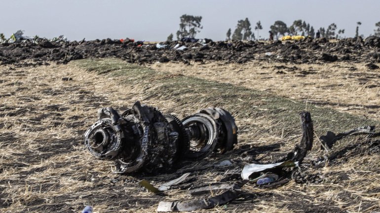 Destroços do voo da Ethiopian Airlines junto a Bishoftu