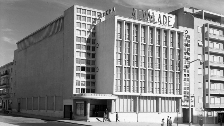A fachada do antigo Cinema Alvalade, onde mora hoje o Cinema City Alvalade.