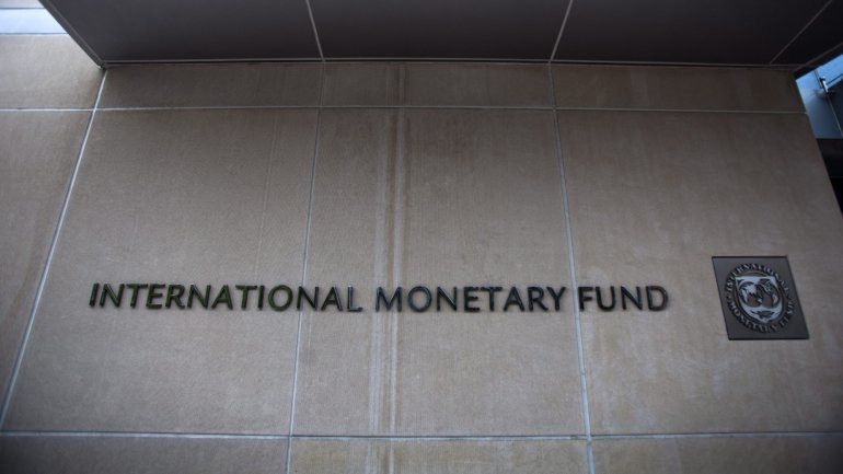 O FMI considera ainda que as vulnerabilidades na economia mundial &quot;continuam a aumentar&quot;