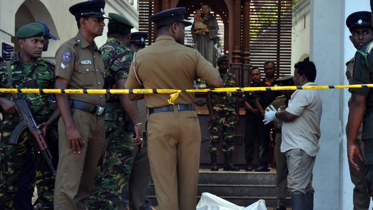 Mais de 200 pessoas morreram este domingo na sequências de várias explosões no Sri Lanka