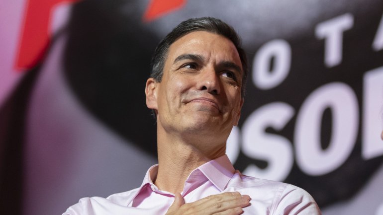 Pedro Sánchez venceu as eleições em Espanha com 28,8% dos votos. Empresários espanhóis não querem que PSOE dependa do Podemos
