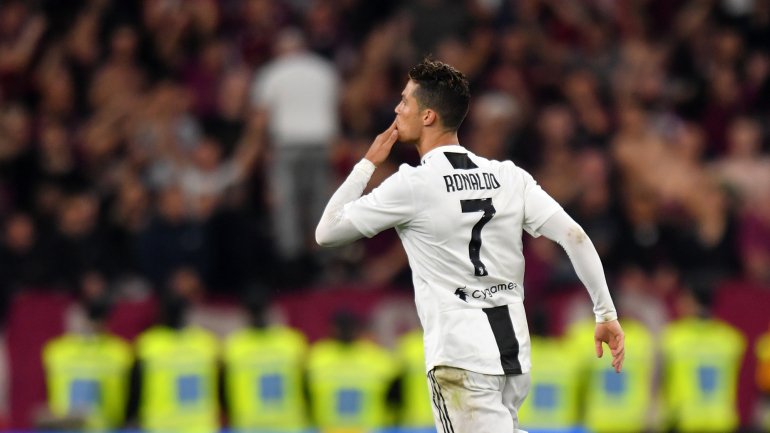 Ronaldo conseguiu empatar dérbi a seis minutos do final em mais um jogo coletivamente muito aquém da campeã Juventus