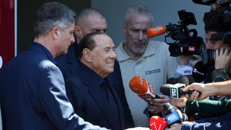 &quot;Estou bem, estava com muito receio&quot;, afirmou Berlusconi, de 82 anos