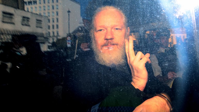 Ao fim de sete anos em exílio na embaixada do Equador em Londres, Julian Assange foi detido no passado dia 11 de abril