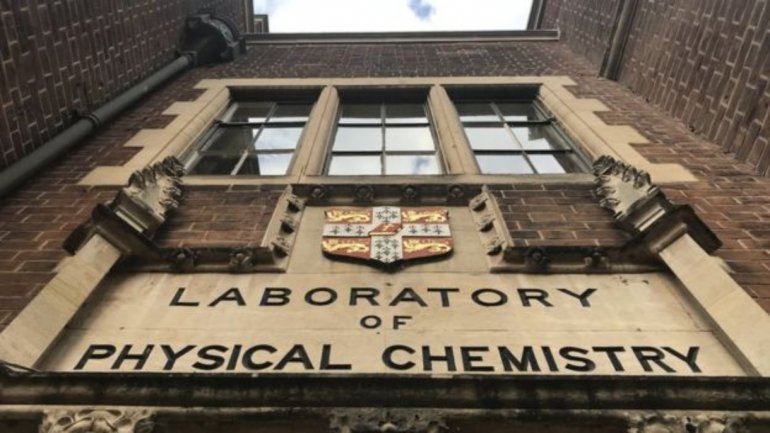 Fundado em 1944, o museu fica no antigo Laboratório de Física e Química em Free School Lane, junto à Universidade de Cambridge