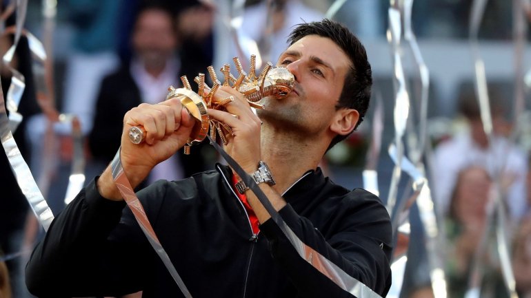 Novak Djokovic celebra após a vitória