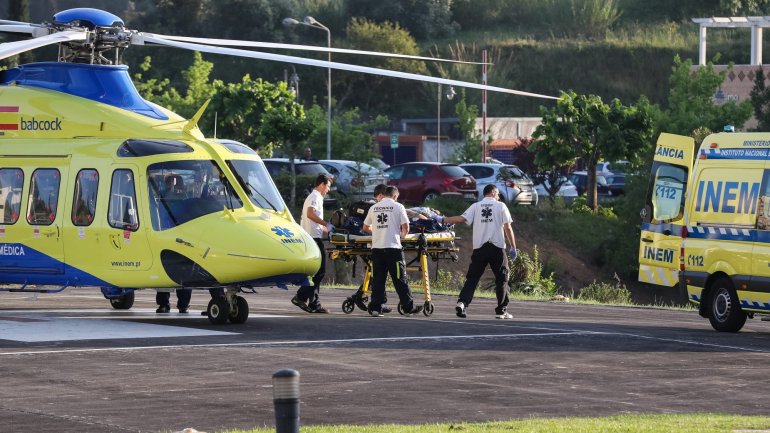 O INEM está a ser criticado no Facebook por ter transportado o líder do Aliança de helicóptero quando apenas apresentava ferimentos ligeiros