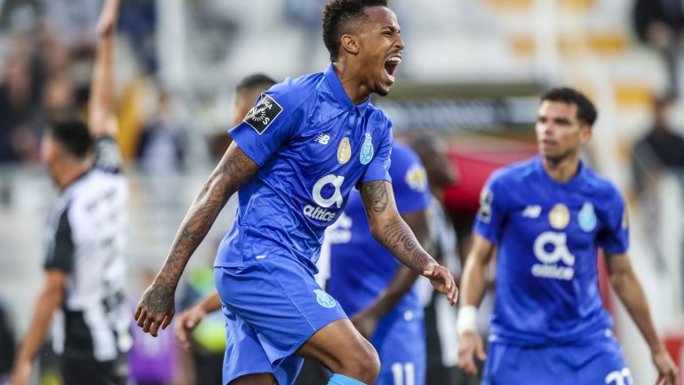 O defesa brasileiro soma esta época 45 jogos e cinco golos apontados no FC Porto