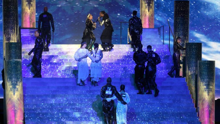 Madonna, subiu ao palco da final do concurso, no sábado à noite em Telavive, depois da atuação dos 26 concorrentes