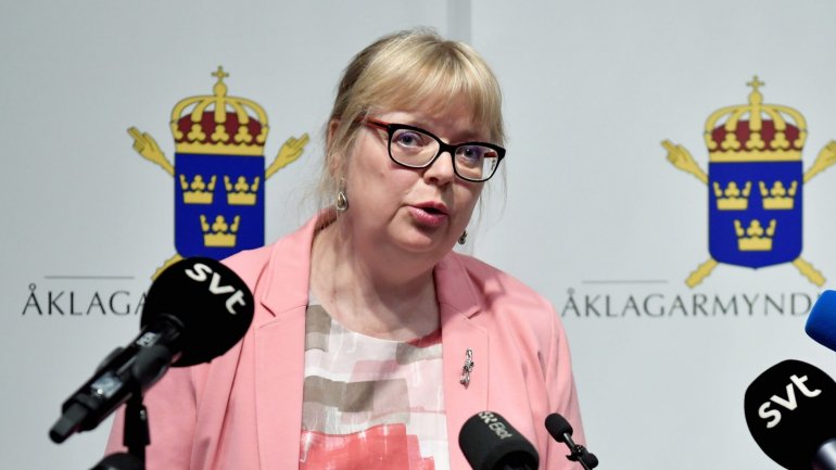Eva-Marie Persson disse também que as autoridades do Reino Unido estão a deliberar se existe algum conflito jurídico entre o mandado de captura europeu e a questão da extradição para os Estados Unidos.