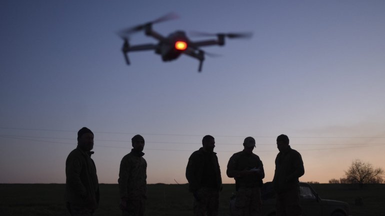Em 2017, as Forças Armadas norte-americanas já tinham proibido o uso de 'drones' DJI para fins militares, por razões de segurança