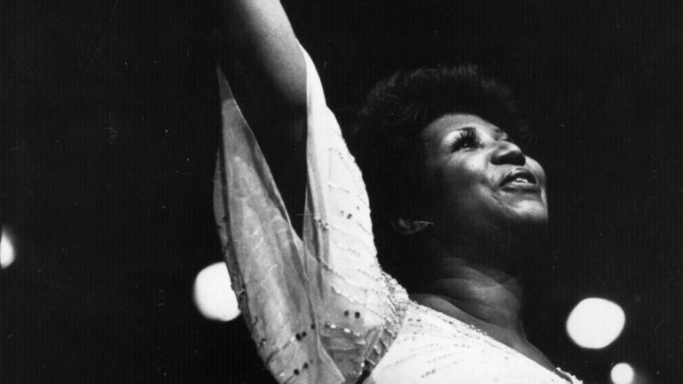 Franklin morreu a 16 de agosto, aos 76 anos. Venceu 18 prémios Grammy, foi a primeira mulher a entrar no Rock and Roll Hall of Fame
