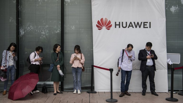 Várias empresas estão a cessar relações com a empresa chinesa Huawei