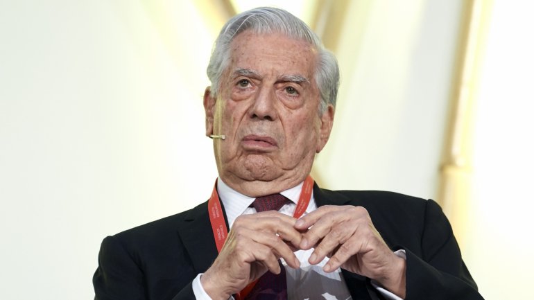 Vargas Llosa no evento Novel Prize Dialogue, sobre a velhice