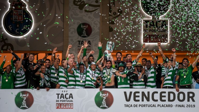 Depois de meses a fio de convulsão interna, Sporting terminou o ano com a vitória em duas taças, algo que não acontecia desde 2008
