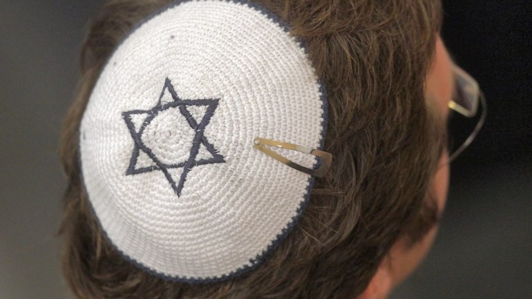 No ano passado, dois judeus que usavam quipás foram atacados no meio da rua. Este é um dos mais de 60 casos registados em 2018 na Alemanha
