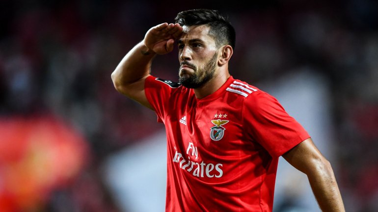 Luís Fernandes é um jogador de futebol do Benfica que tem 29 anos