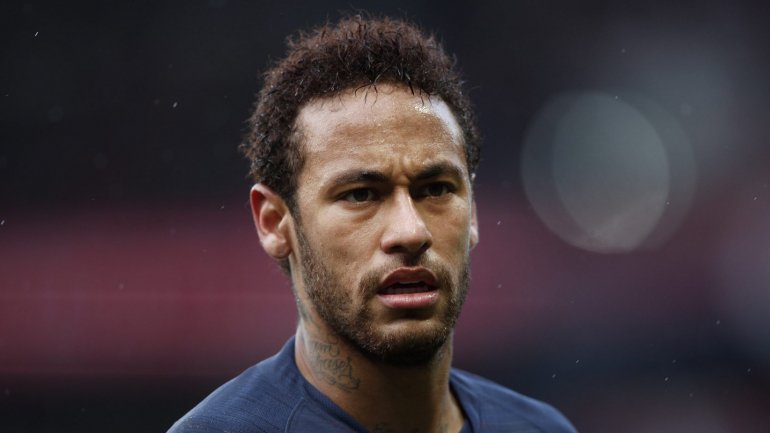 Neymar da Silva Santos Júnior tem 27 anos e joga no Paris Saint-Germain e na seleção brasileira
