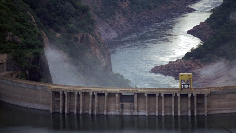 Barragem da HCB é uma das maiores do mundo e fornece energia elétrica a Moçambique e a vários países da África austral.