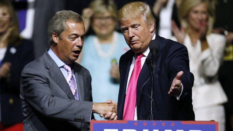 Nigel Farage, amigo de Donald Trump, quer que o embaixador Kim Darroch deixe o cargo