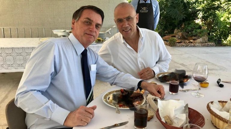 A fotografia do almoço foi publicada no Twitter da embaixada de Israel no Brasil com os pratos censurados